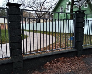 Заборы из наборных блоков
