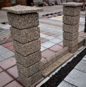 Заборы из наборных блоков